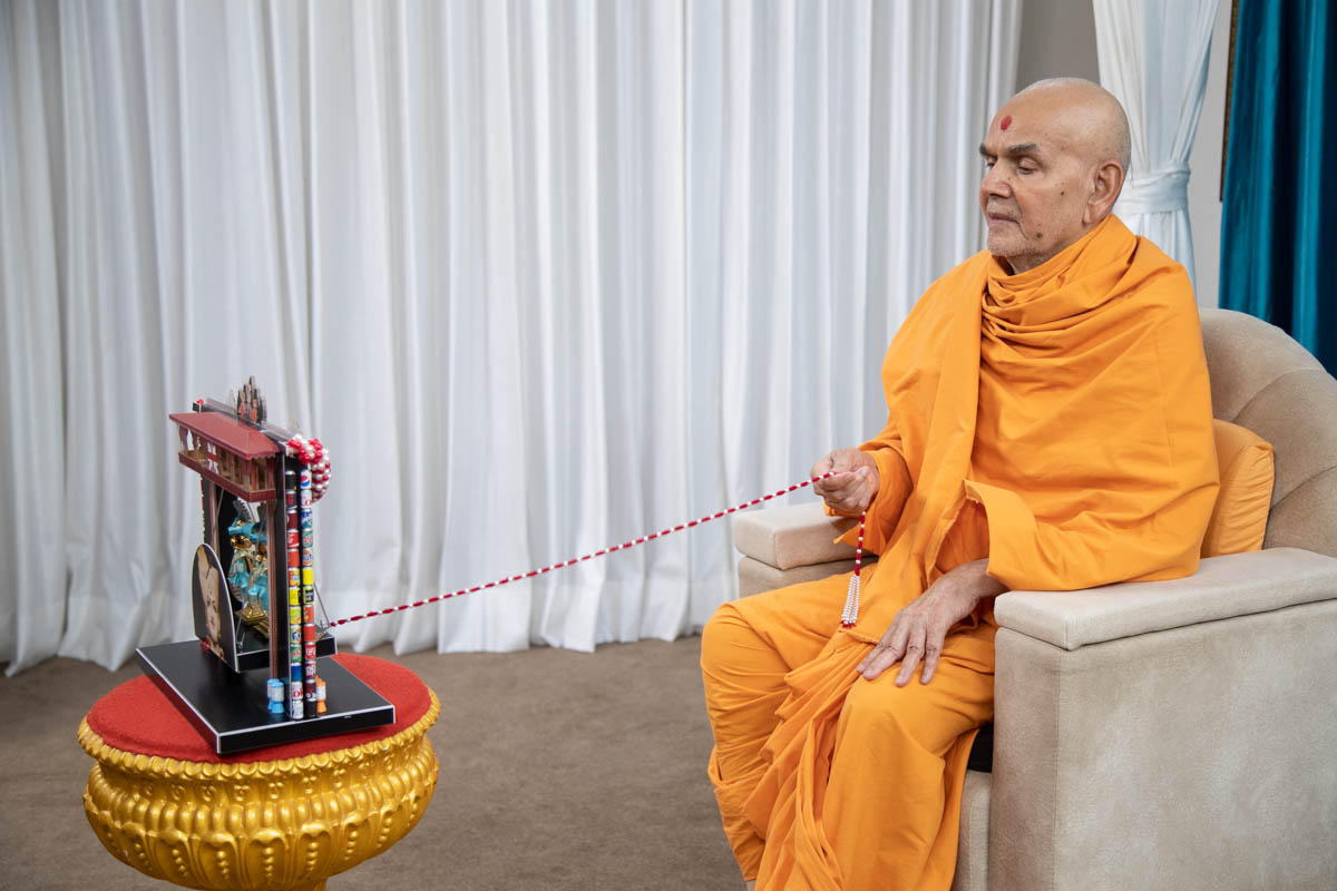 Swamishri swings Shri Harikrishna Maharaj and Shri Gunatitanand Swami on a hindolo