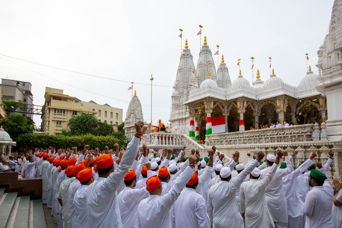 Devotees during the flag hoisting ceremony