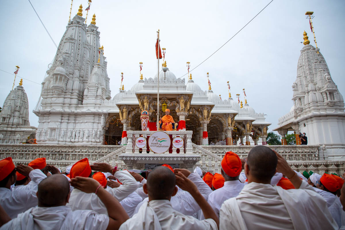 Devotees during the flag hoisting ceremony