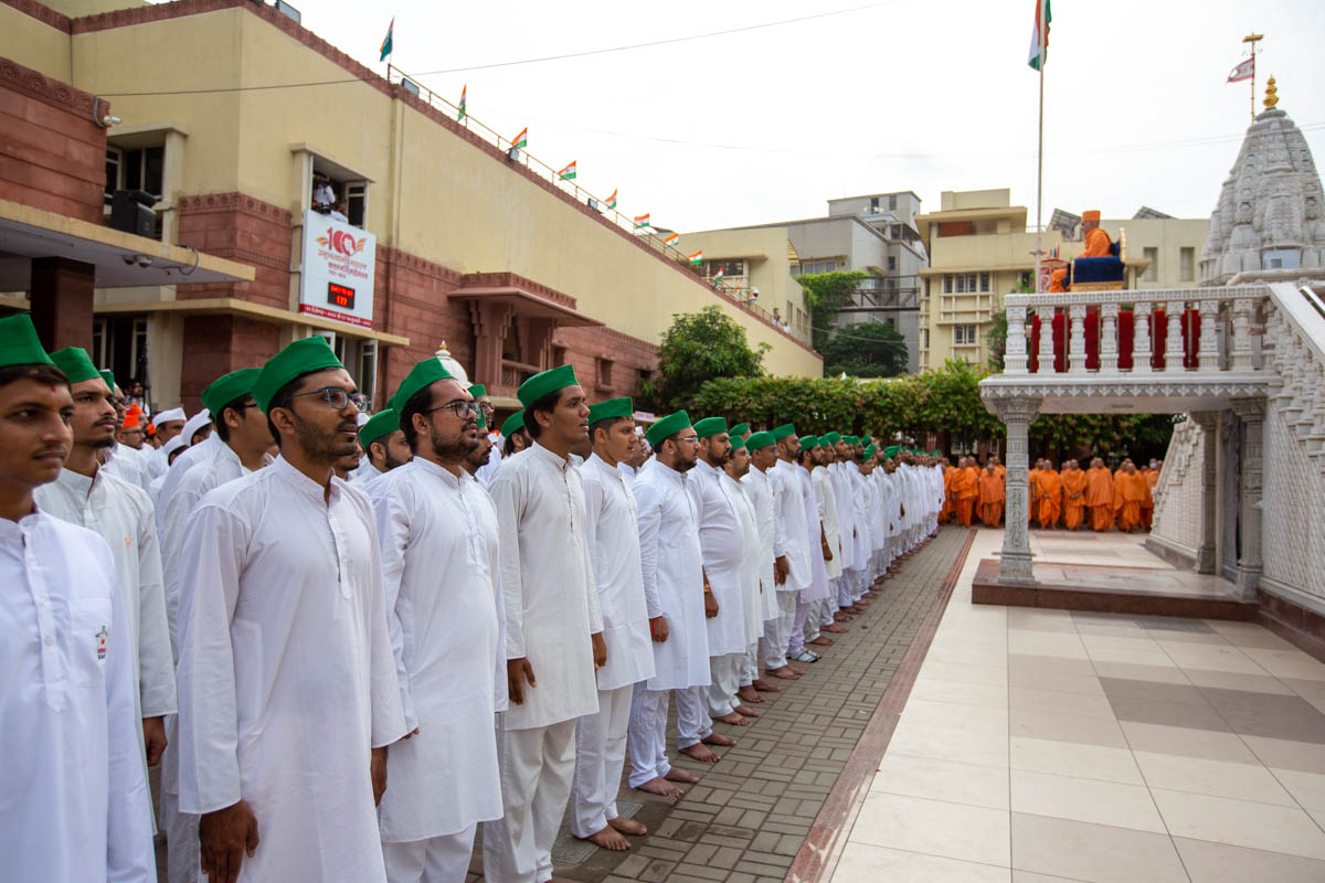 Devotees during the flag hoisting ceremony