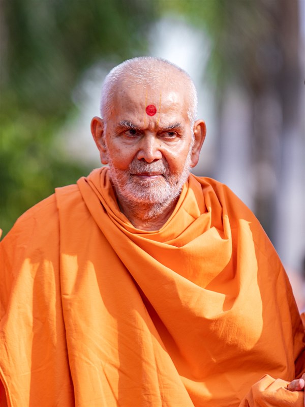 Swamishri during his morning walk 