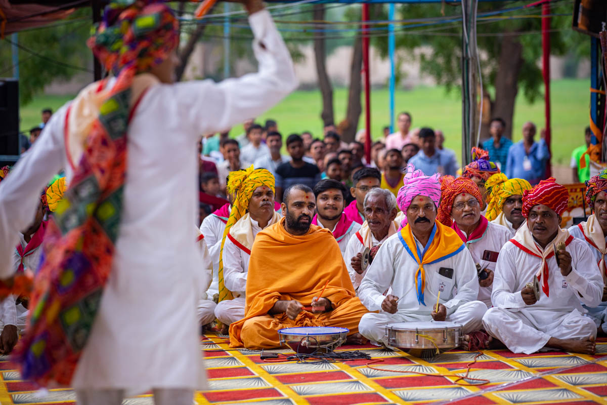 A sadhu and devotees sing kirtans in traditional style