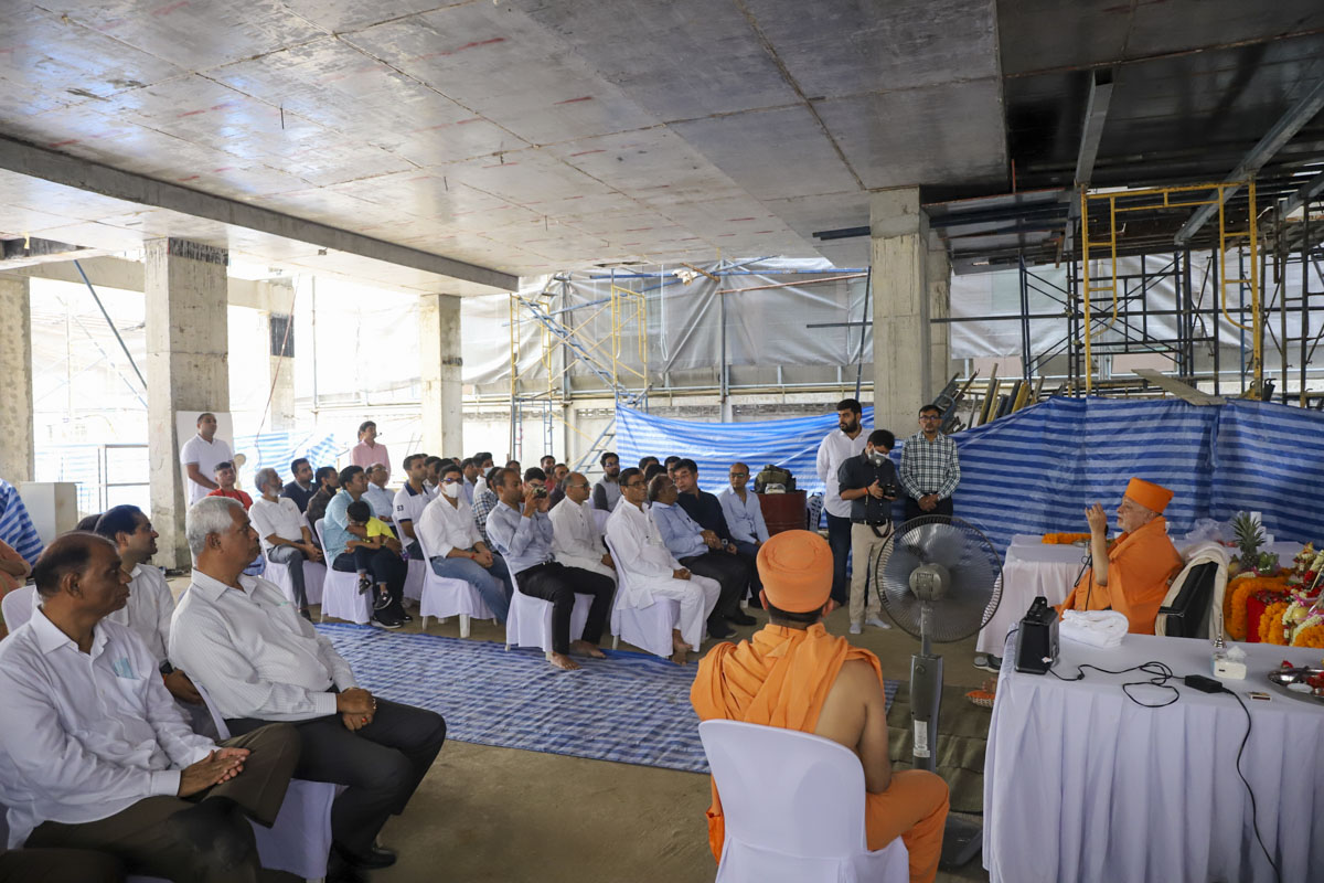 Well-wishers and devotees during the assembly