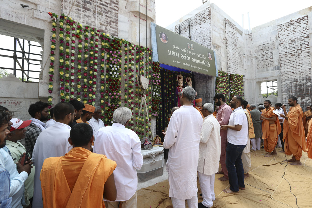 Devotees perform pujan rituals