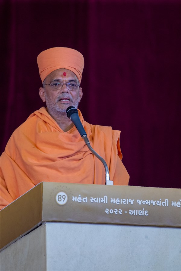 Narayanmuni Swami addresses the assembly