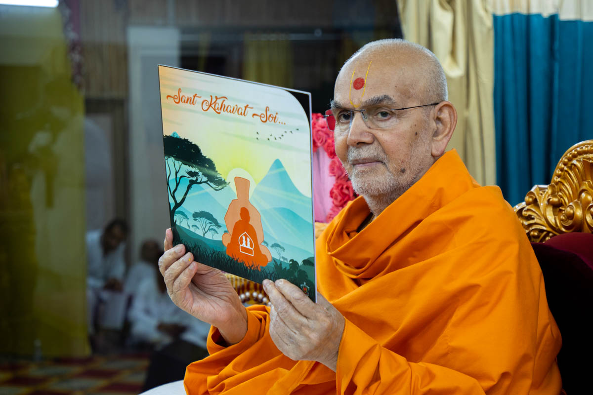 Swamishri inaugurates an audio publication: 'Sant Kahavat Soi'