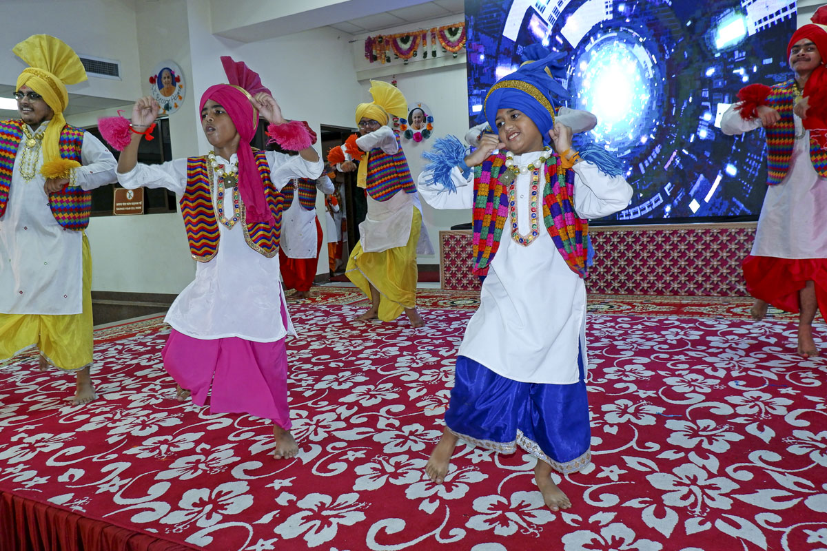 Children and youths perform cultural programs