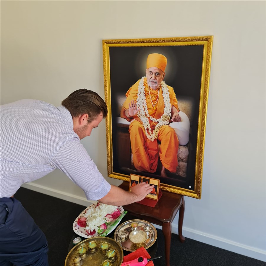 Pramukh Swami Maharaj's Murti Distribution