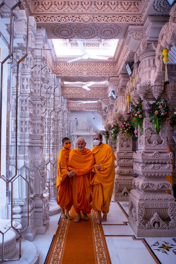 Swamishri after darshan of Bhagwan Swaminarayan and Aksharbrahma Gunatitanand Swami