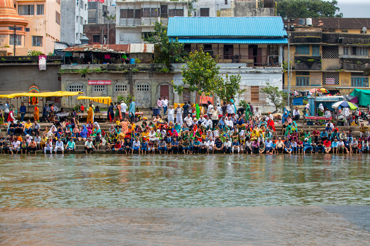 Devotees at the Ramghat