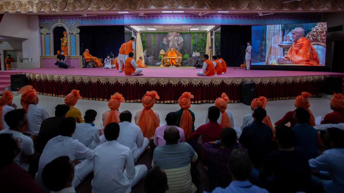 Youths present before Swamishri