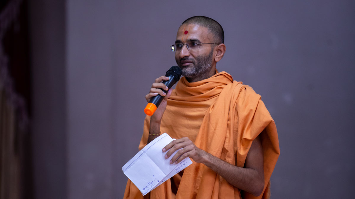 Manovijay Swami addresses the assembly