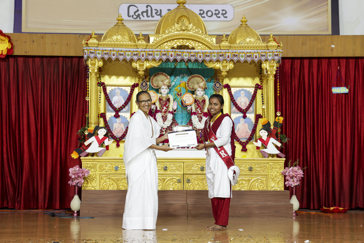 Yuvati Talim Kendra 10th Convocation, Randesan