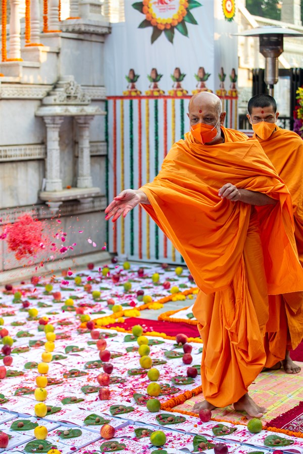 Dharmavatsal Swami showers sanctified flower petals on accounts books