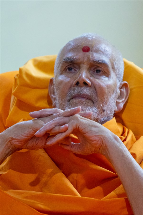 Swamishri during the solar eclipse assembly