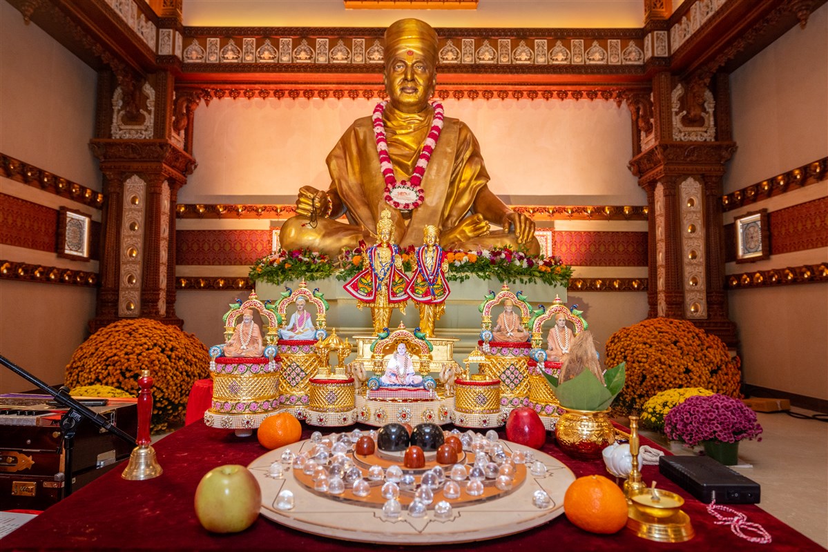 A large-bronze-sacred image of Pramukh Swami Maharaj is at the center of the Chopda Pujan.