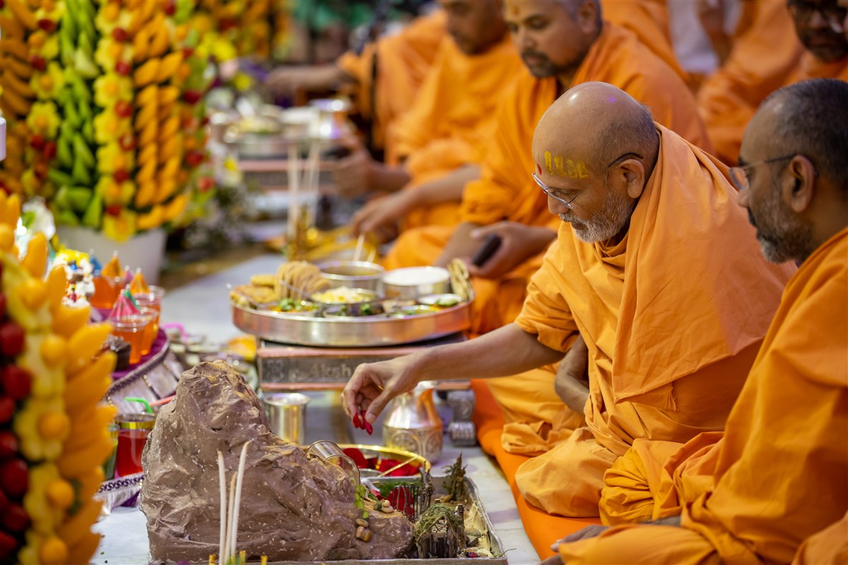 Swamis perform the Govardhan Pujan