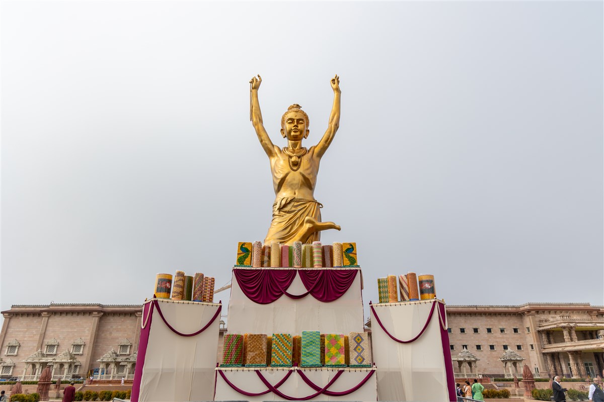Annakut offered to Tapomurti Shri Nilkanth Varni