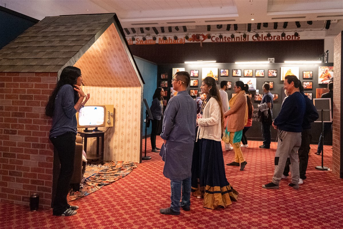 In the spiritual guidance segment of the Century of Service exhibition, visitors witness various dioramas depicting incidents in Pramukh Swami Maharaj's life where he tirelessly connected with individuals through personal letters, phone calls, and visits to their homes. The boundless love of Swamiji was felt by all.