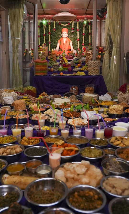 Diwali & Annakut Celebrations 2022, Mahelav
