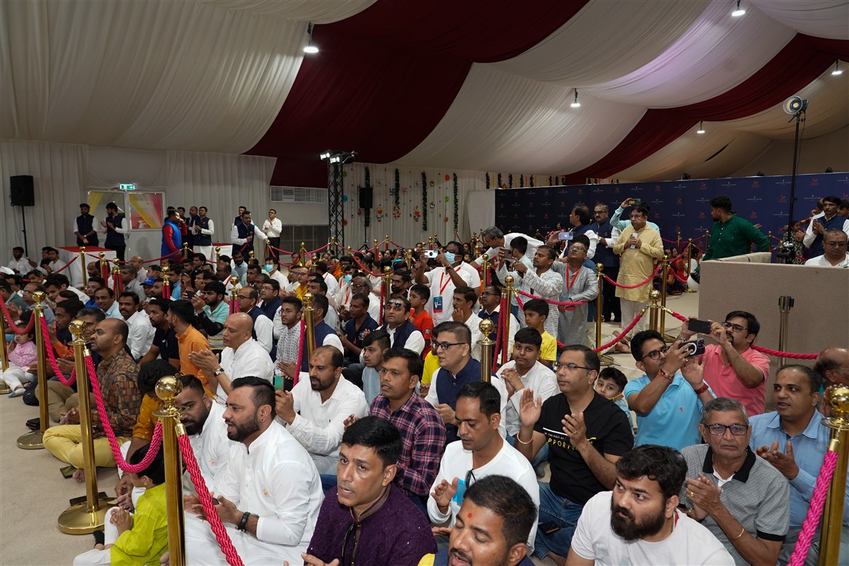 Thousands Gather at the BAPS Hindu Mandir