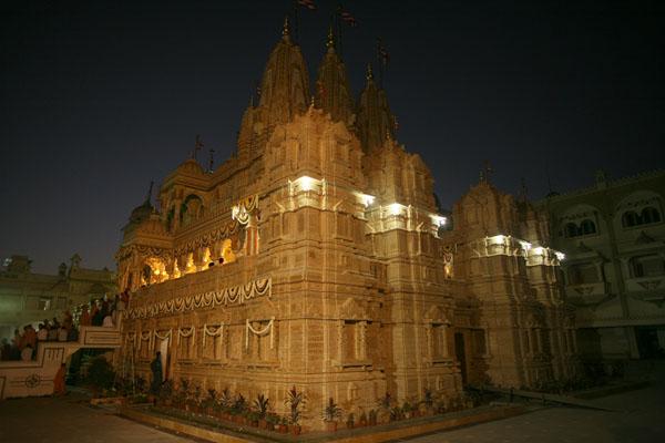 Ghanshyam Maharaj, Guru Parampara and Shri Nilkanth Varni Murti-Pratishtha, 27 November 2006