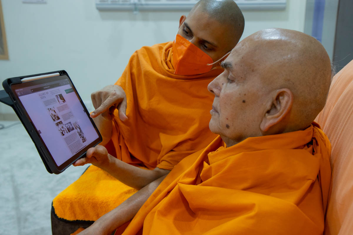 Swamishri observes a newsletter