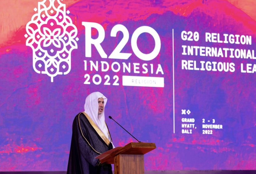 In his opening address, His Excellency Sheikh Mohammad bin Abdulkarim Al-Issa (Secretary General, Muslim World League) spoke about religion functioning as a source of solutions for the challenges of the 21st century
