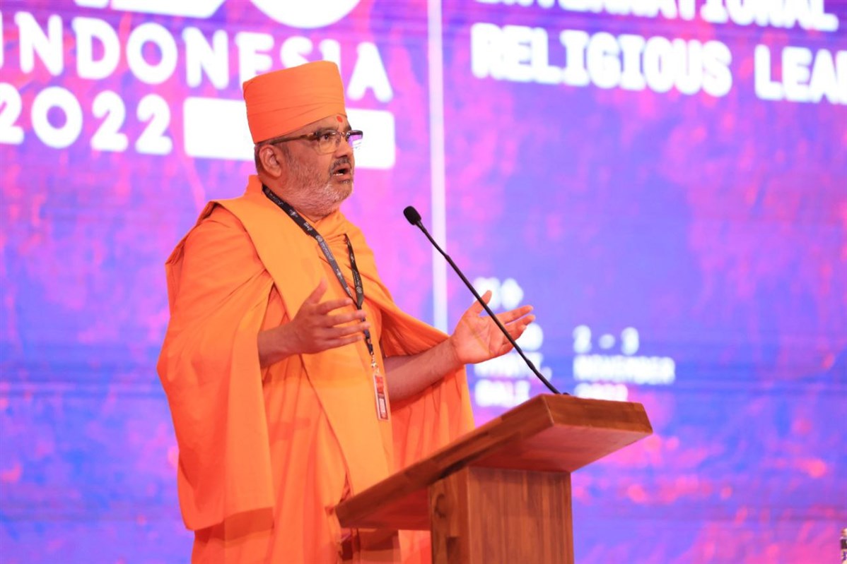 Bhadreshdas Swami began by invoking His Holiness Pramukh Swami Maharaj’s message of religious harmony from the United Nations Millennium World Peace Summit in New York City 