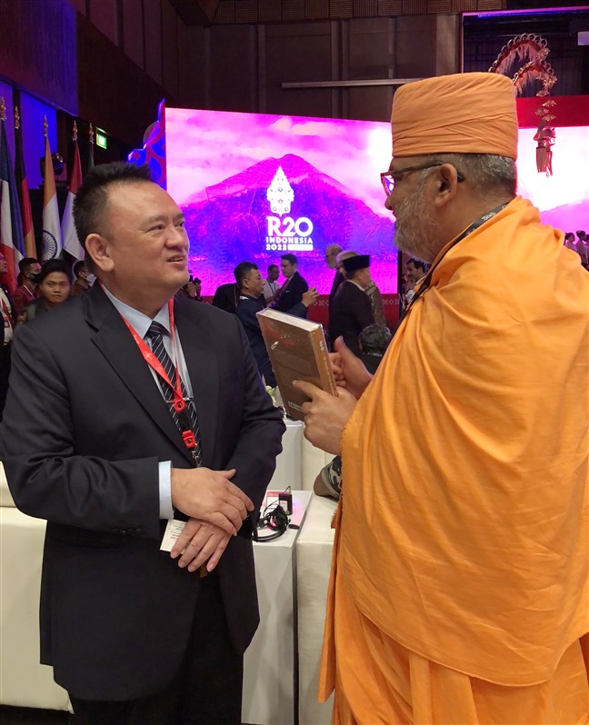 With Hong Tjhin, Buddhist Compassion Relief Tzu Chi Foundation (Taiwan/Indonesia)