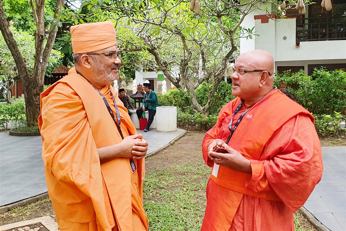 With Venerable Kotapitiya Rahula, Thera University of Peradeniya (Sri Lanka)