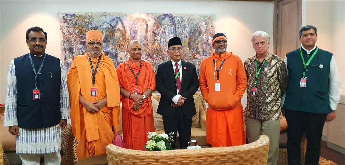 With organisers of R20 Indonesia and Hindu delegates