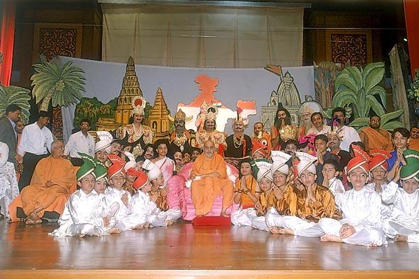 Participants of the cultural program with Swamishri 