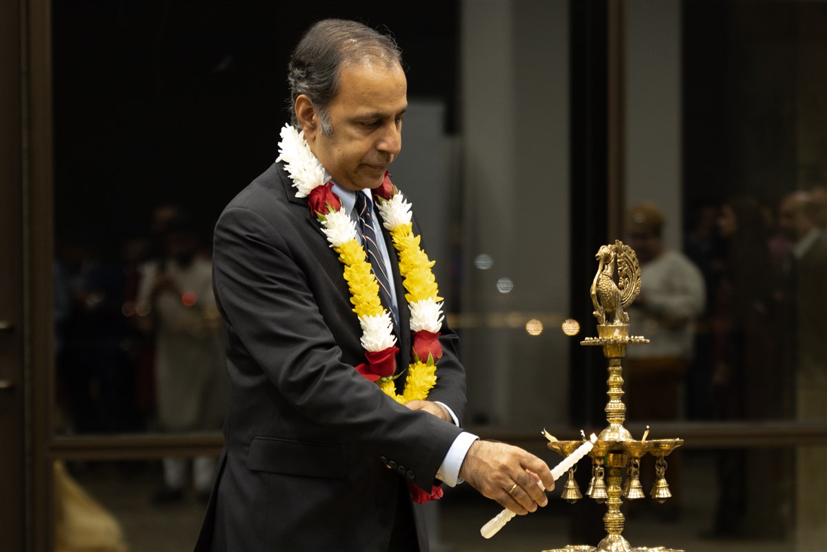 Representative Raja Krishnamoorthi (IL-8) lights the diya