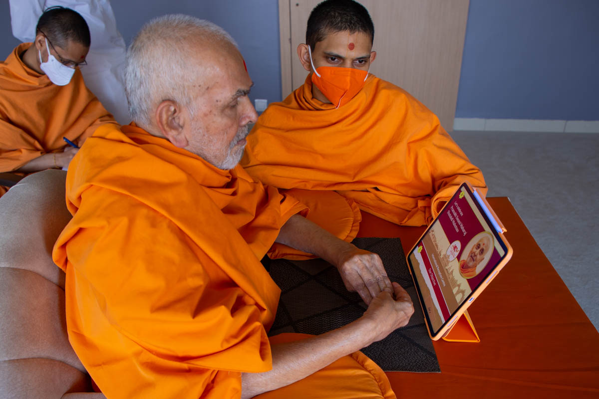 Swamishri observes preparations for the 'Pramukh Swami Maharaj Centenary Celebrations'