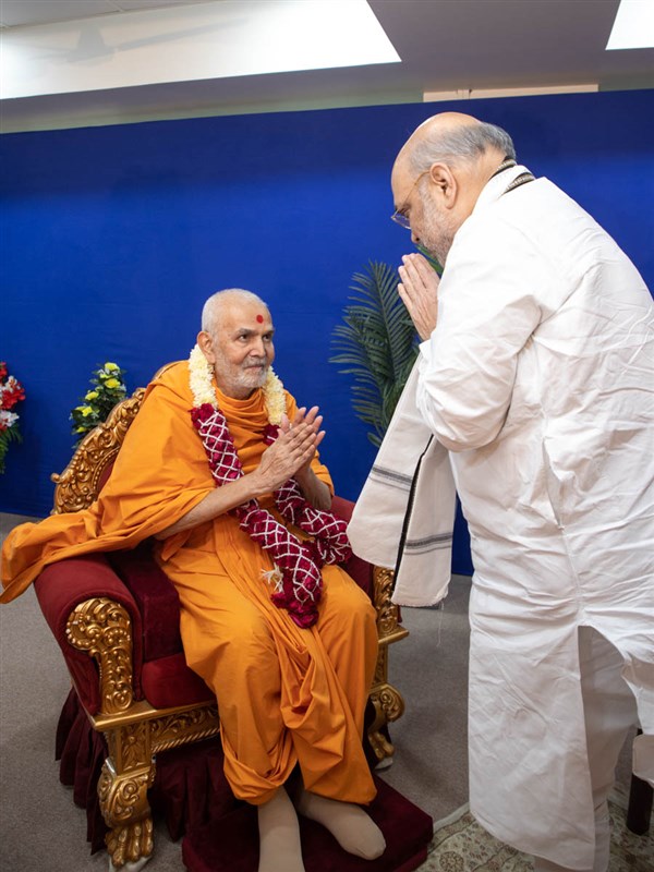 Shri Amit Shah taking blessings of Swamishri