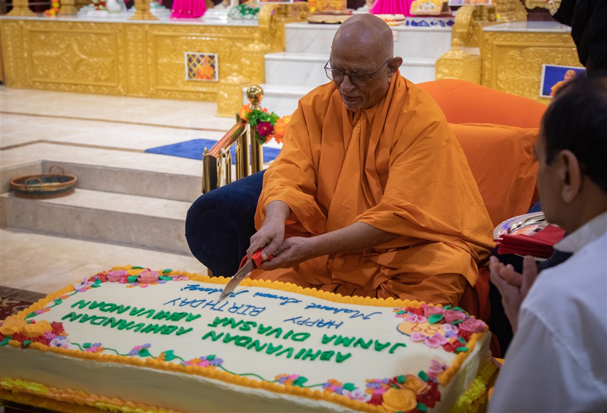 Vicharan in Asia-Pacific Region by Pujya Doctor Swami and Sadhus, Auckland