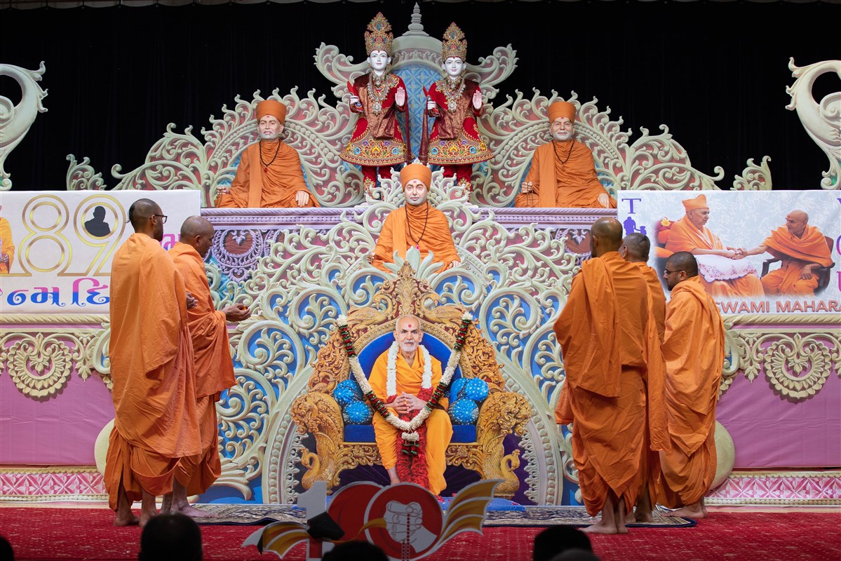 Vicharan in Asia-Pacific Region by Pujya Doctor Swami and Sadhus, Auckland
