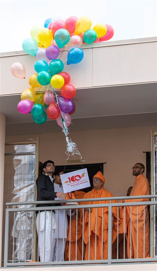 Vicharan in Asia-Pacific Region by Pujya Doctor Swami and Sadhus, Auckland