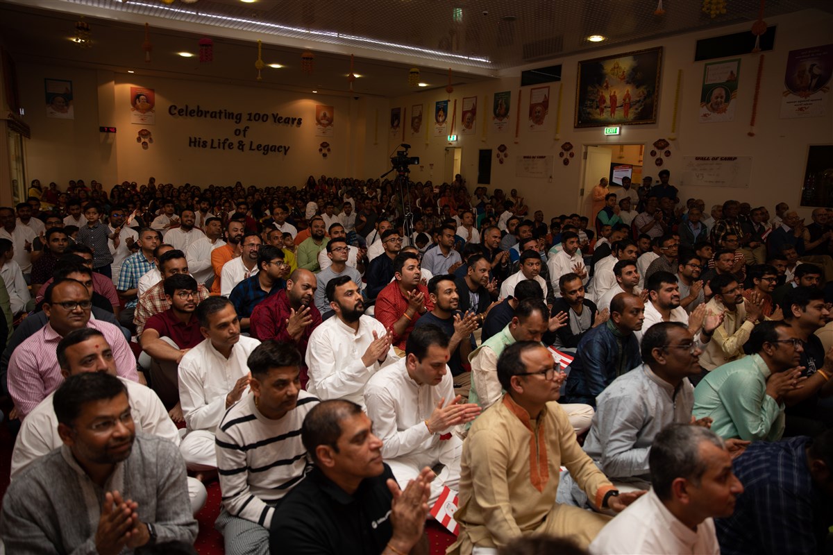 Vicharan in Asia-Pacific Region by Pujya Doctor Swami and Sadhus, Melbourne