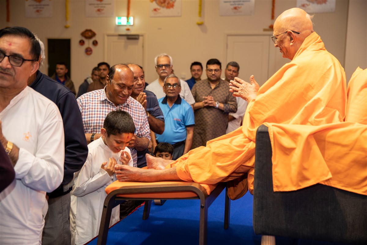 Vicharan in Asia-Pacific Region by Pujya Doctor Swami and Sadhus, Melbourne