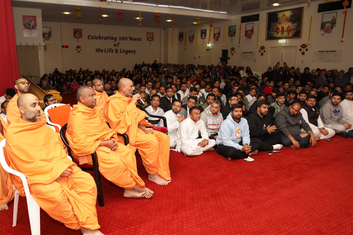 Vicharan in Asia-Pacific Region by Pujya Doctor Swami and Sadhus, Melbourne