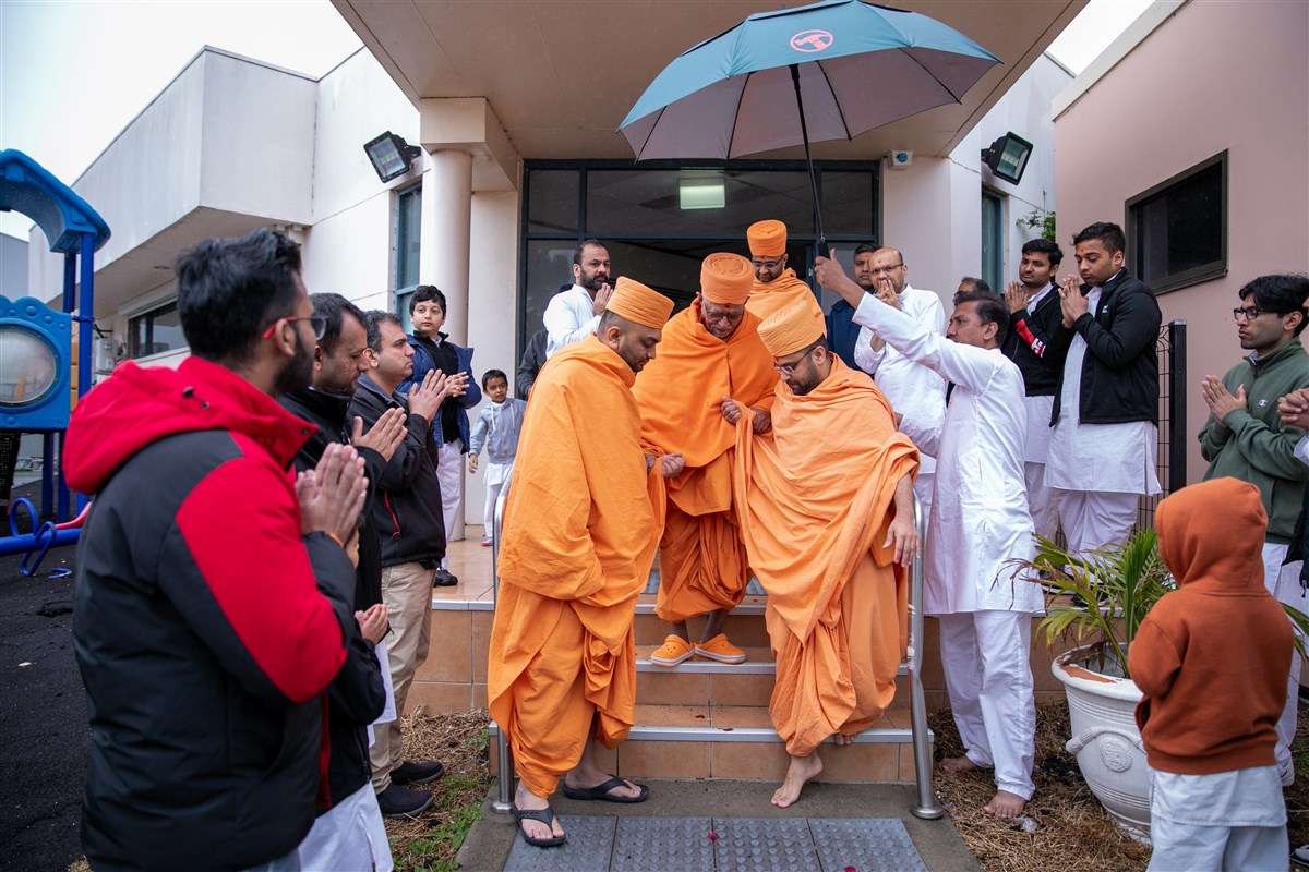 Vicharan in Asia-Pacific Region by Pujya Doctor Swami and Sadhus, Melbourne
