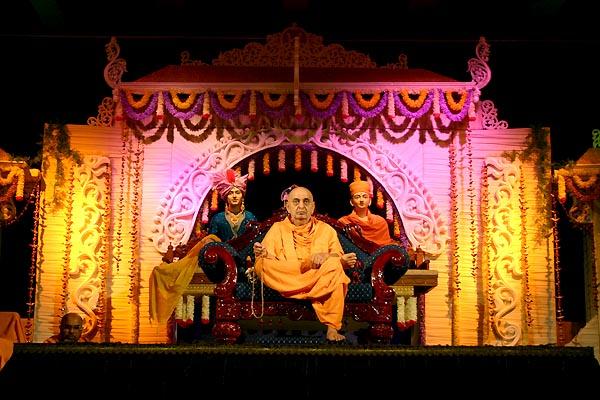 Swamishri during the festival assembly