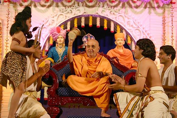 Swamishri plays the 'damru' after the youths perform a dance in honor of Lord Shiva during the Shivratri festival celebration