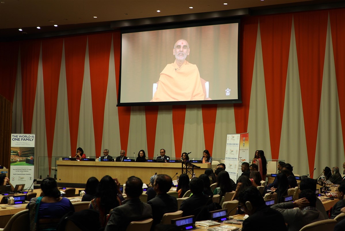 Underlining Pramukh Swami Maharaj’s enlightened spiritual state, Pujya Anandswarup Swami virtually offered the delegates an insight into Pramukh Swami Maharaj’s unwavering faith in the all-doership of God that enabled him to not only see good in all but to see God in all. 