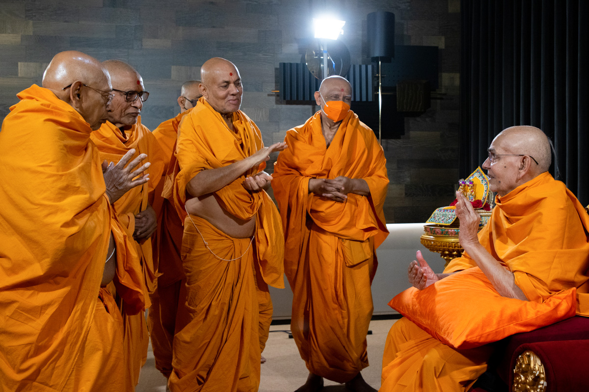 Swamishri in conversation with senior sadhus