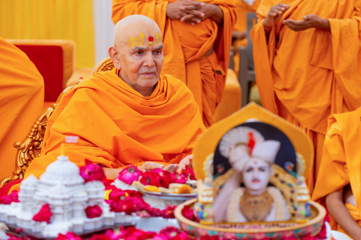 Swamishri during the Amalak Pujan Vidhi