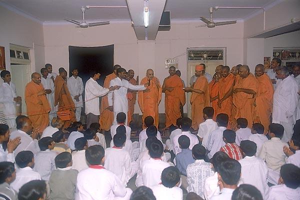 Swamishri blesses 40 children who had observed a nirjala (waterless) fast on the day of his arrival