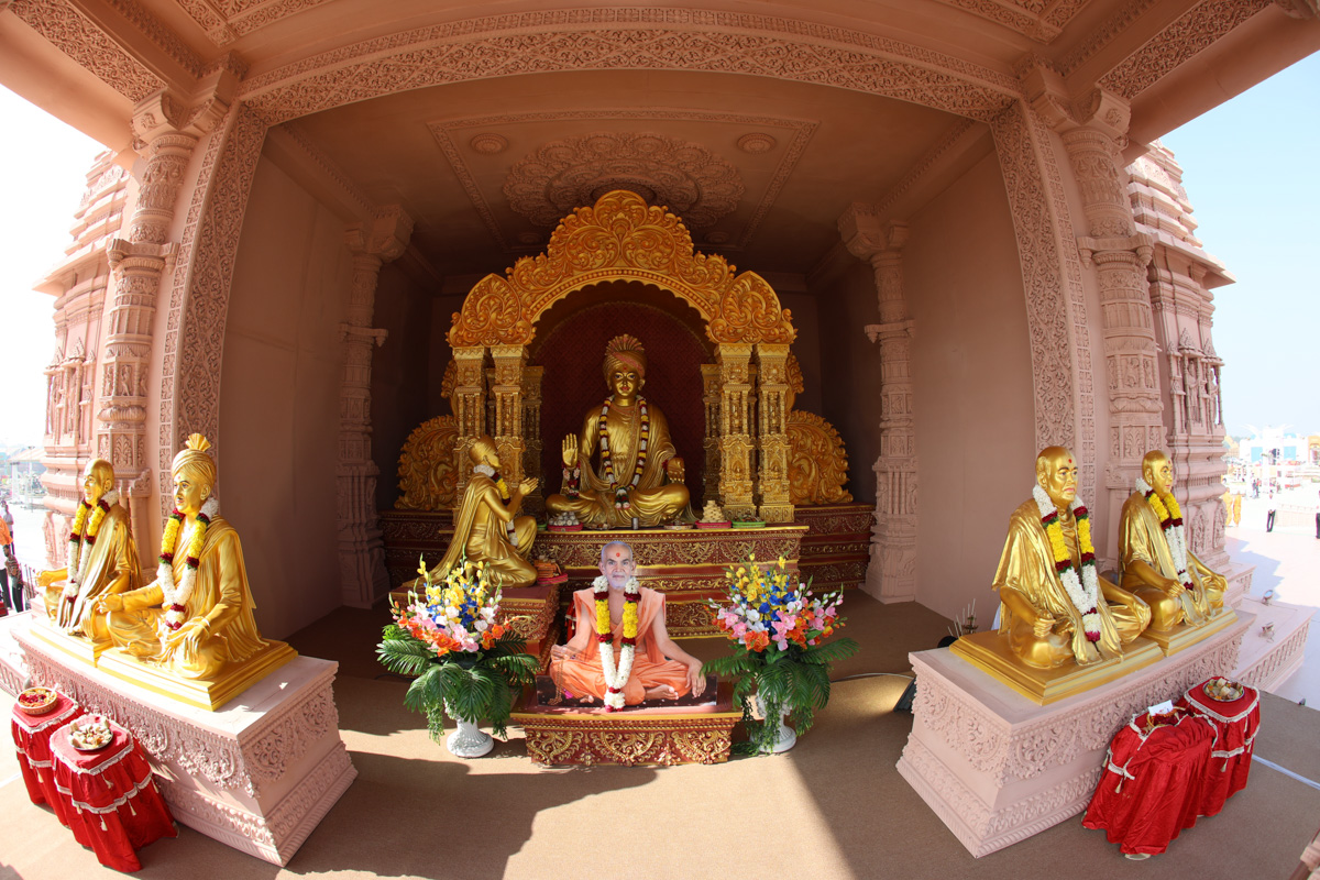 Murtis at Akshardham Mandir, Pramukh Swami Maharaj Nagar, Ahmedabad